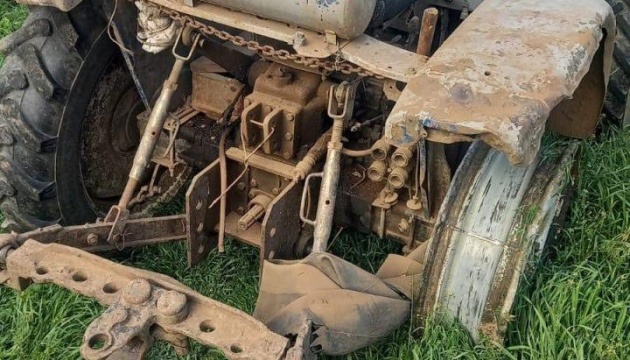 На Херсонщині підірвався на мінах трактор, що віз гуманітарну допомогу в прифронтове село