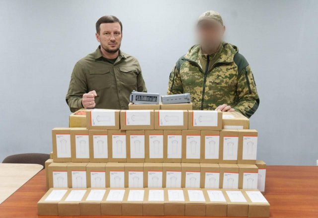 Операторів безпілотних систем, які виконують бойові завдання на Херсонщині, забезпечили джерелами живлення