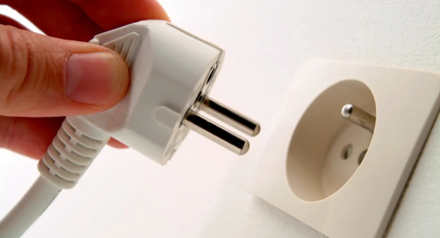 З 1 липня в українській електромережі підвищать напругу до 230 В: що буде з електроприладами