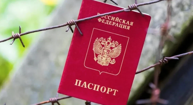 В окупованій Херсонській області людей продовжують змушувати брати російські паспорти