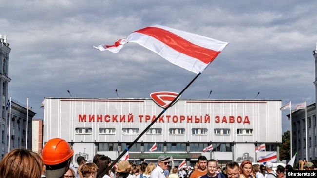 Під час акції протесту в Мінську біля Мінського тракторного заводу, 18 серпня 2020 року
