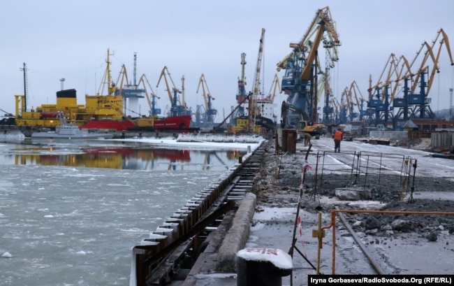 Морський порт Маріуполя, архівне фото