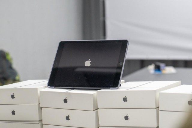 На  Херсонщине отримали  партію планшетів Apple для навчання дітей