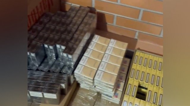 Продавали безакцизні цигарки: поліцейські Херсонщини вилучили товару на майже 10 мільйонів гривень