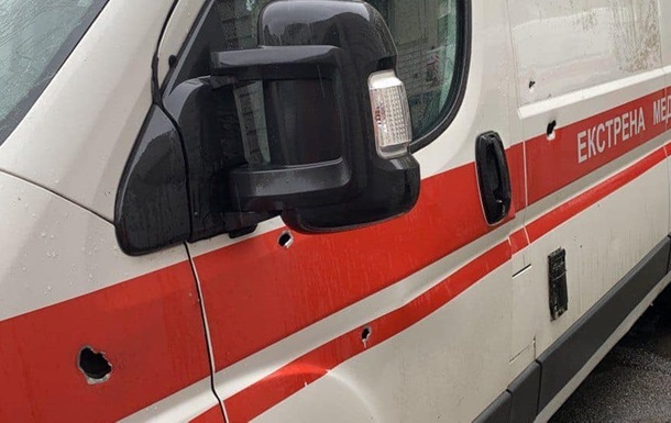 У Херсоні ворог скинув із дрона вибухівку на «швидку», є постраждалий