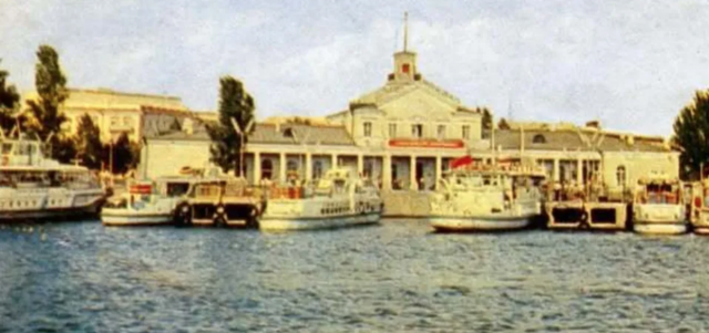 Херсон у 70-х: у мережі показали архівні фото міста