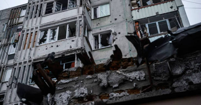 Російські війська обстріляли центр Херсона: пошкоджено житлові будинки та магазини