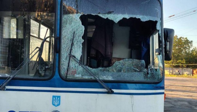 У Херсоні військові РФ скинули вибухівку поблизу тролейбуса