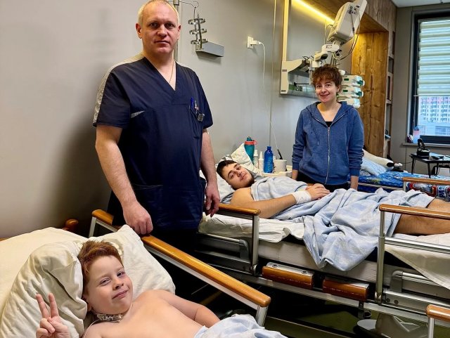 Медики «Охматдиту» врятували двох братів із Херсона, які потрапили під танковий обстріл