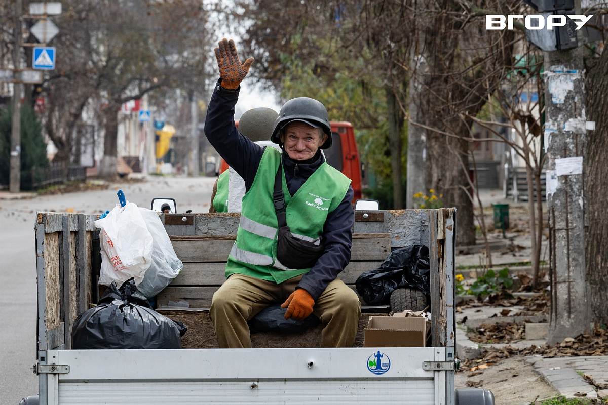 комунальники Херсона, прибирання території