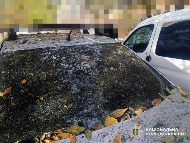 На Херсонщині в результаті російських атак поранено шестеро людей, пошкоджено будинки й автомобілі, – поліція