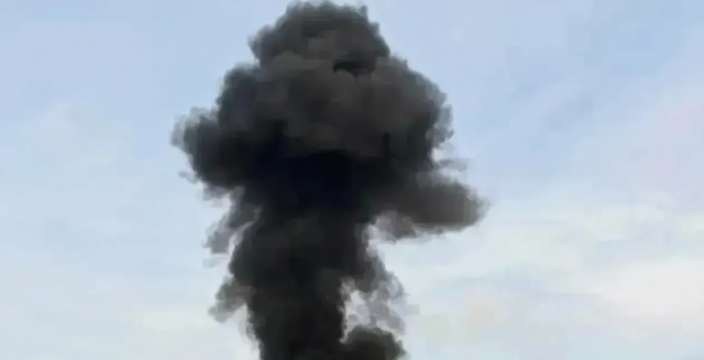 Російський дрон вдарив по цивільному на подвір’ї у Херсоні