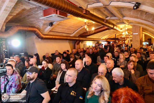 Цілком таємно. Скільки отримують керівники місцевих військових адміністрацій Херсонщини і чому вони приховують свою зарплату