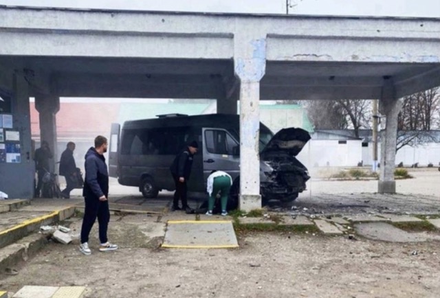 На Херсонщині дрон атакував маршрутку, що прямувала з Кривого Рогу: є загиблий та поранені