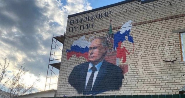 У центрі окупованого Генічеська з’явився мурал із путіним