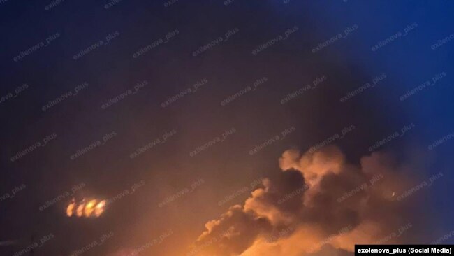 Пожежі на території нафтопереробного заводу «Лукойл» у Волгограді після удару українських безпілотників у ніч на 14 серпня 2025 року