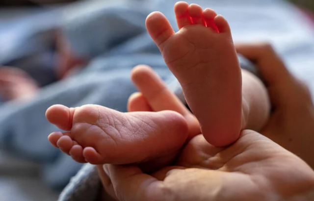 У Херсоні окупанти обстріляли перинатальний центр: у момент удару лікарі приймали пологи