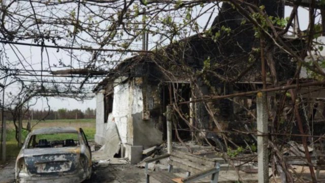 Військові РФ розстріляли жительку Херсонщини й підпалили її будинок. Поліція шукає свідків