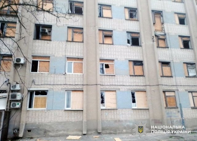 Пошкоджено будинки, комунальне підприємство та адмінбудівлю: наслідки російських ударів на Херсонщині (фото)