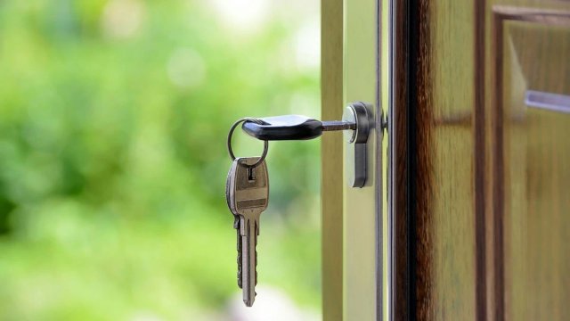 На Херсонщині незаконна влада продовжує визнавати пусте житло “безхазяйним”, аби заселити військових РФ