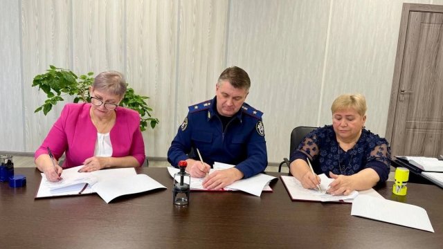 Російські окупанти планують відкрити на Херсонщині “кадетські класи”