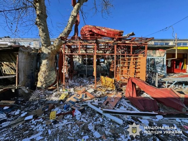 Російська артилерія вдарила по ринку в центрі Херсона: загинув чоловік, двоє поранених