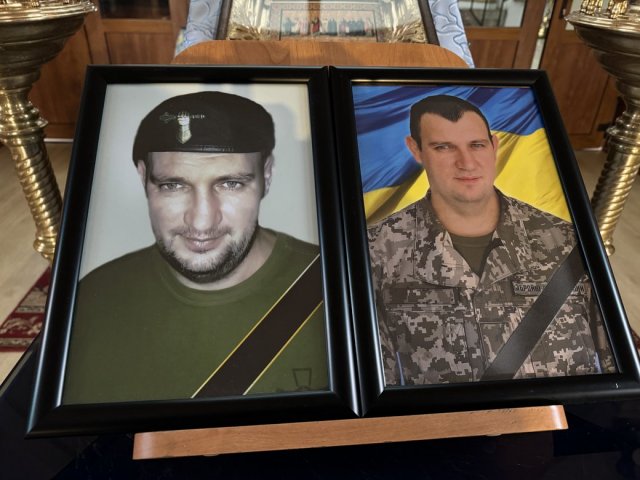 "Любив Україну, свою дружину та синочка": у Херсоні попрощались з воїном Володимиром Колотілом