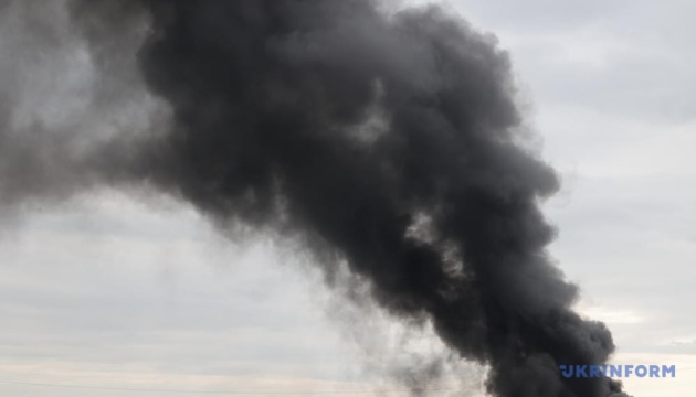 Росіяни обстріляли два райони Херсона, є загиблий та поранені