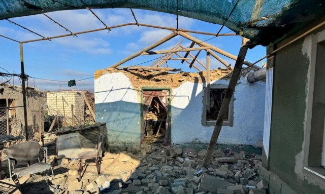 Пошкоджені будинки, авто, критична інфраструктура: наслідки обстрілів Херсонщини (фото)