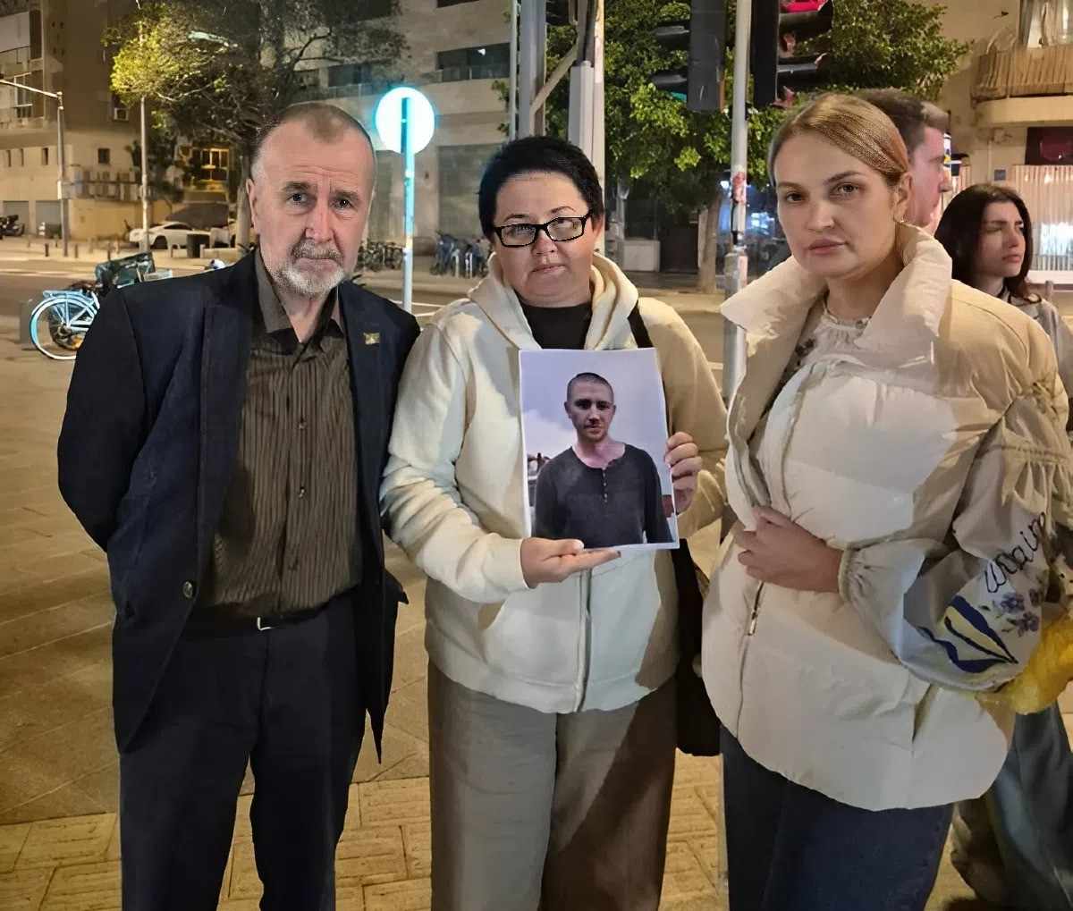 Колишній мер Херсона Володимир Миколаєнко, керівниця Центрального представництва Координаційного штабу Юлія Павлюк та подруга родини Миколи Петровського Інна в Ізраїлі