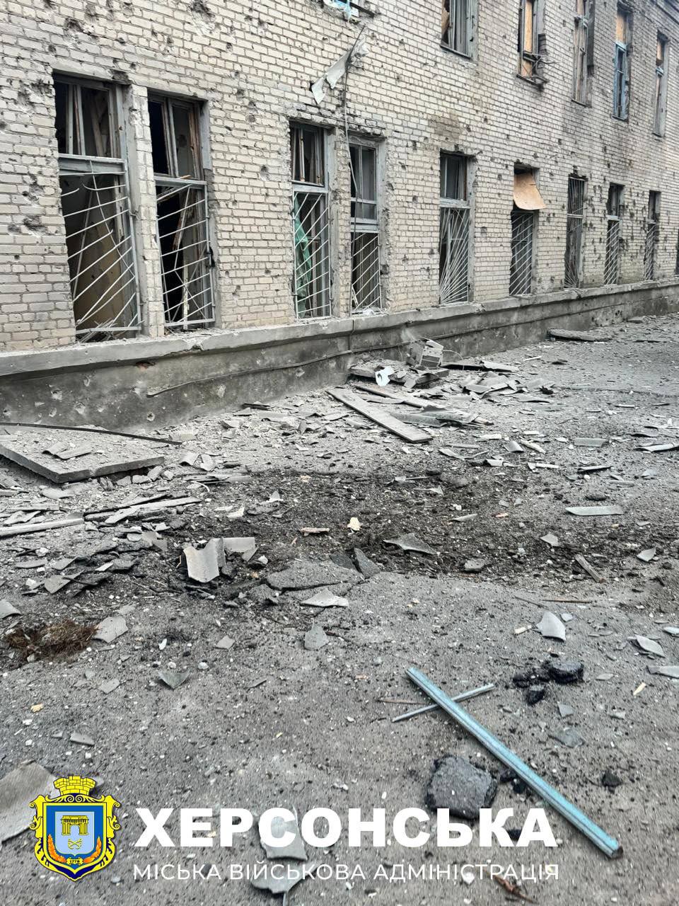 Через російський обстріл лікарні у Херсоні постраждав пацієнт, він у тяжкому стані