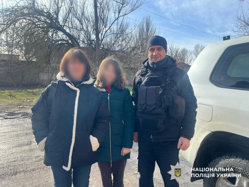 Із прифронтового селища Херсонщини евакуювали дитину та її матір