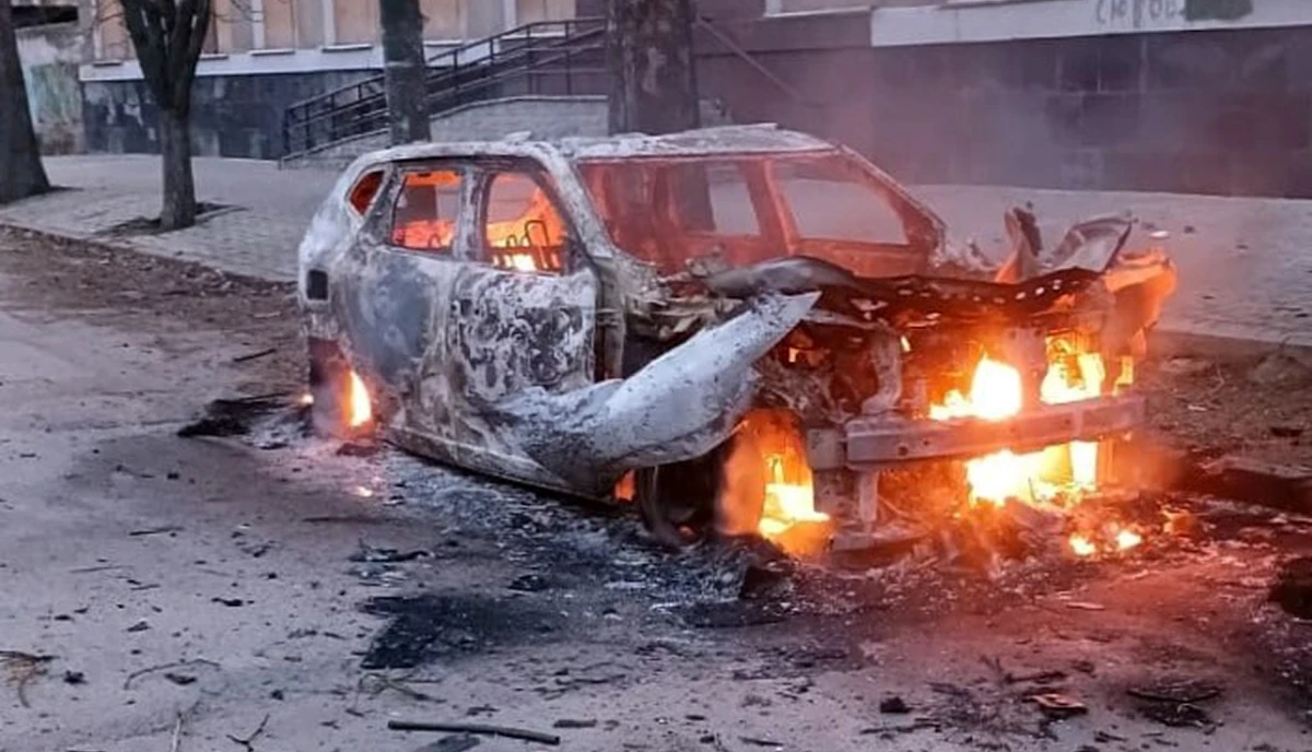 У Херсоні поранено двох поліцейських та знищено службове авто