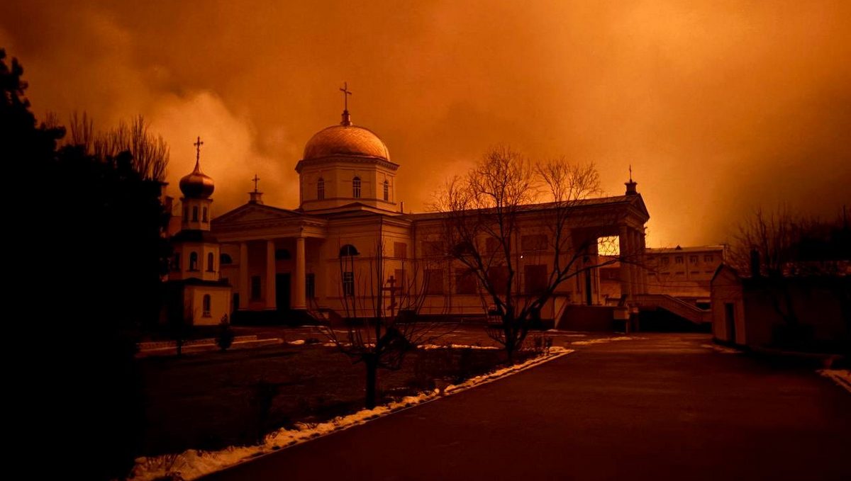 Ворог обстріляв Свято-Духівський кафедральний собор у Херсоні: будівля зазнала значних пошкоджень (фото)