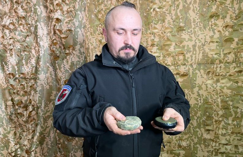 Схожі на «пряники»: росіяни дистанційно мінують правобережжя Херсонщини новим видом мін