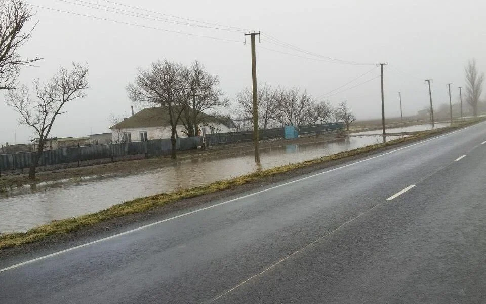 В окупованій Петрівці талі води загрожують затопленням житлових будинків (фото)