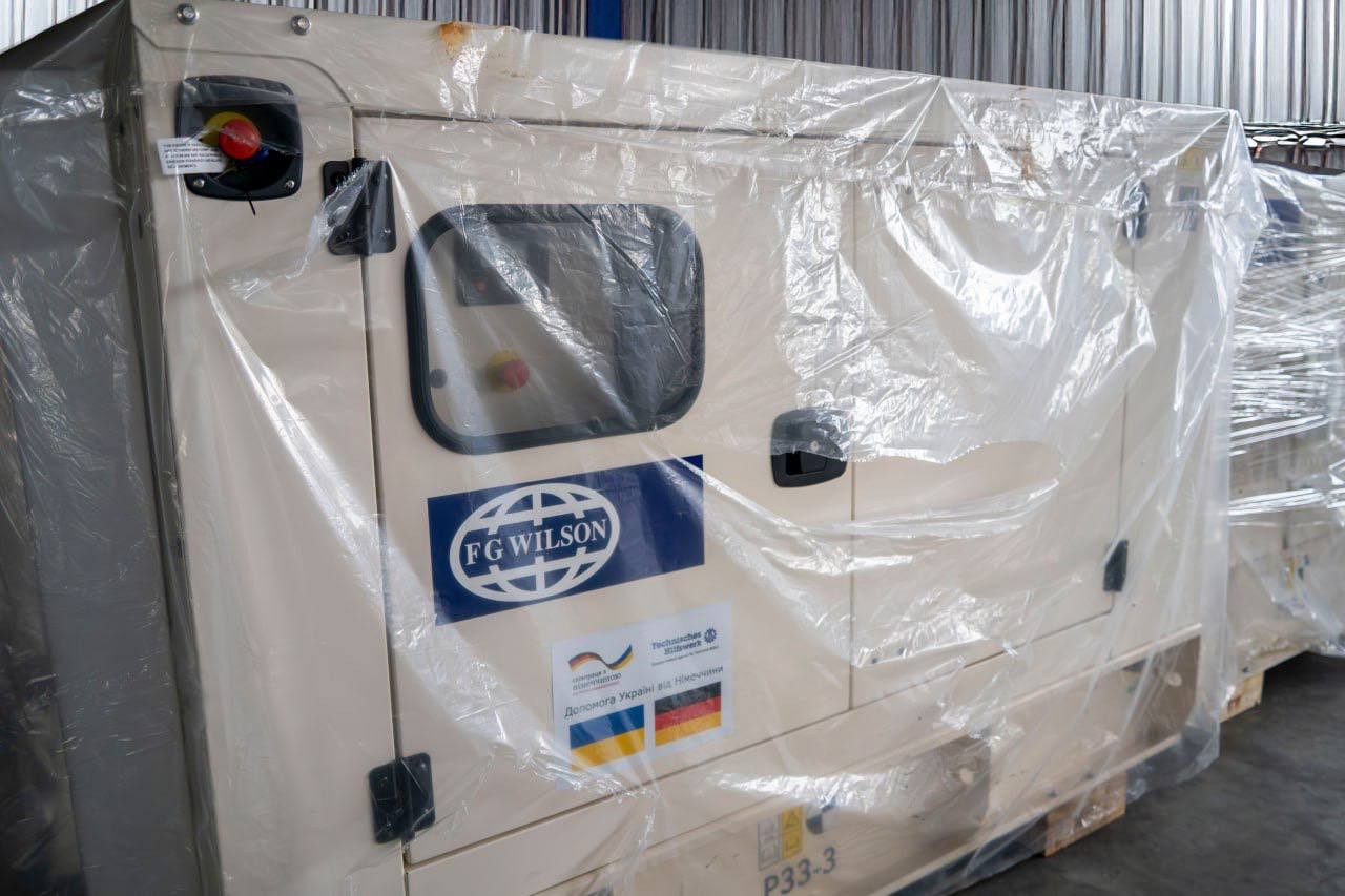 Херсонська громада отримала 13 дизельних генераторів від партнерів з Німеччини