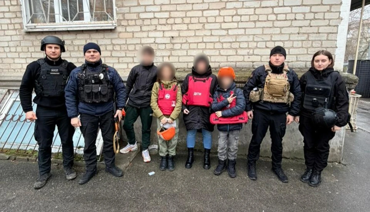 Понад місяць вмовляли. З Херсона та передмістя евакуювали дві родини з дітьми