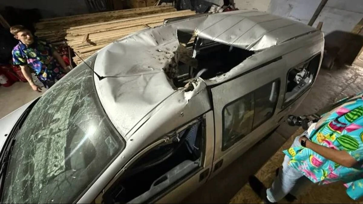 “Докази воєнних злочинів РФ”. У Берліні покажуть знищену внаслідок російської атаки автівку волонтерів у Херсоні