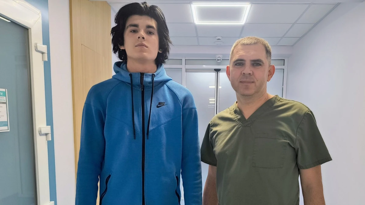 Хлопець, який намагався врятувати загиблу під час теракту поліціянтку з Херсонщини, був поранений