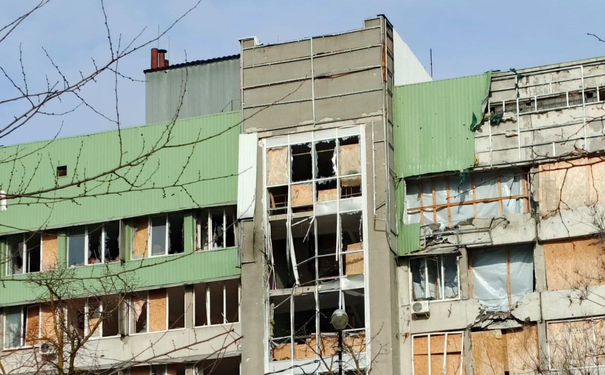 Третя атака за тиждень: дрони вдарили по гуртожитках і головному корпусу Херсонського держуніверситету (фото)