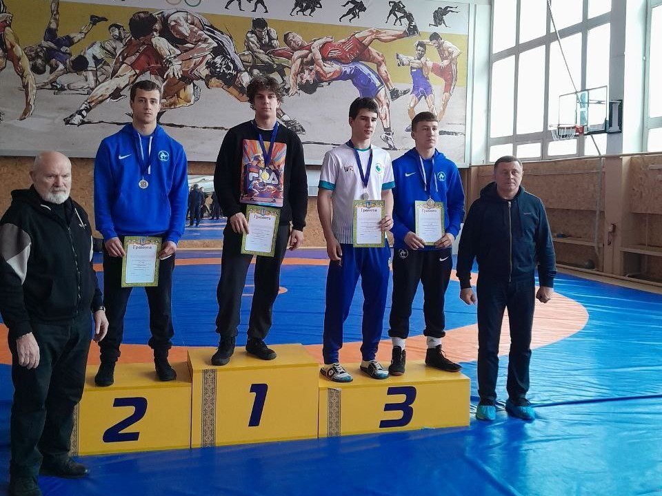Херсонські спортсмени посіли призові місця на турнірі з вільної боротьби