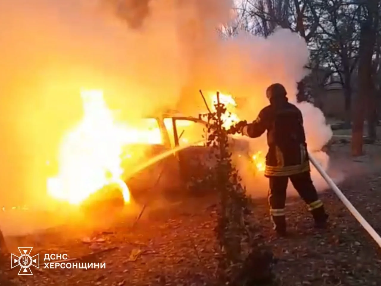 У Херсоні росіяни повторно атакували рятувальників під час роботи (фото)