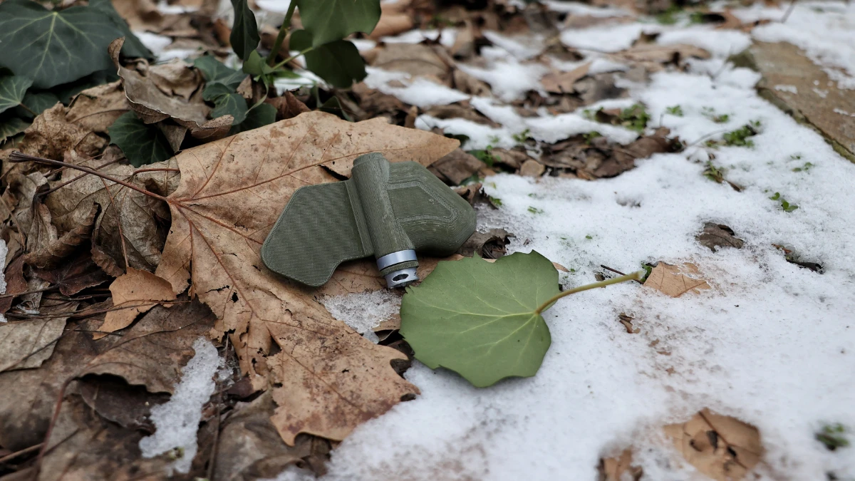 У Херсоні вибухотехніки попри обстріл російських військ ліквідували міни-"пелюстки"