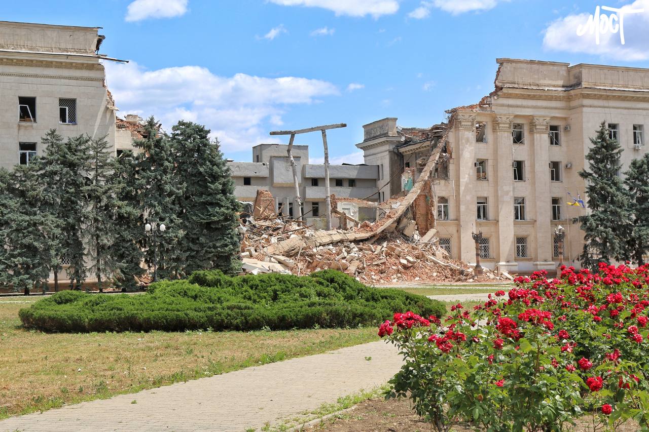 Департамент Херсонської ОДА закупив сувенірну продукцію та бланки на понад 18 тис. грн