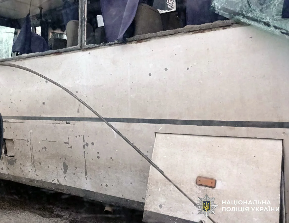 В ОВА повідомили подробиці ранкового удару по автобусу у Херсоні