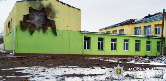 Внаслідок російських ударів на Херсонщині пошкоджено будинки, освітній заклад та тролейбуси (фото)