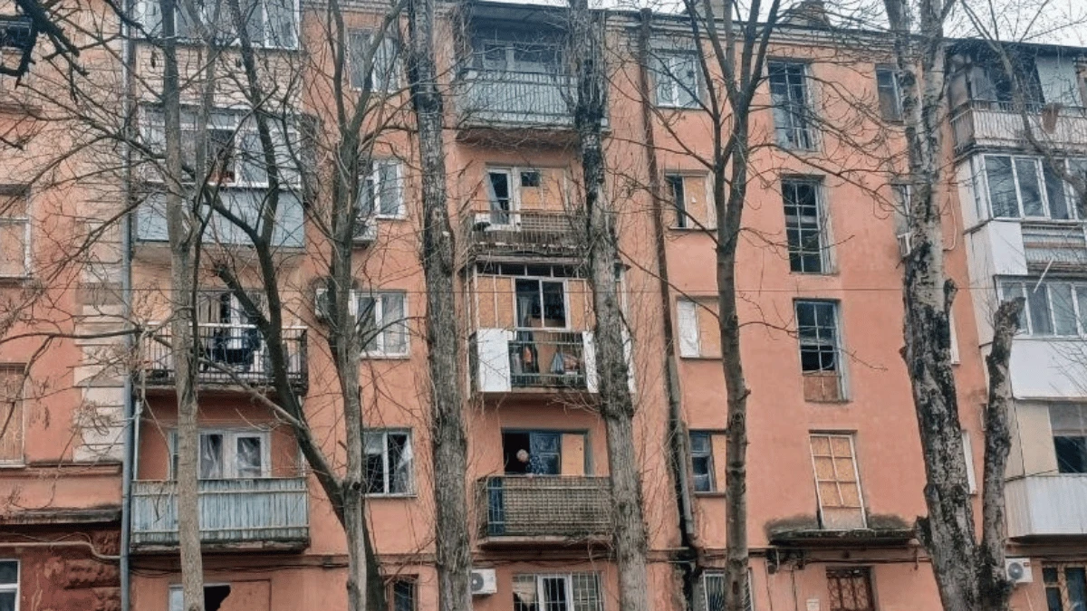 Поранені люди, пошкоджені будинки та бізнес-центр. Наслідки російських атак по Херсонщині