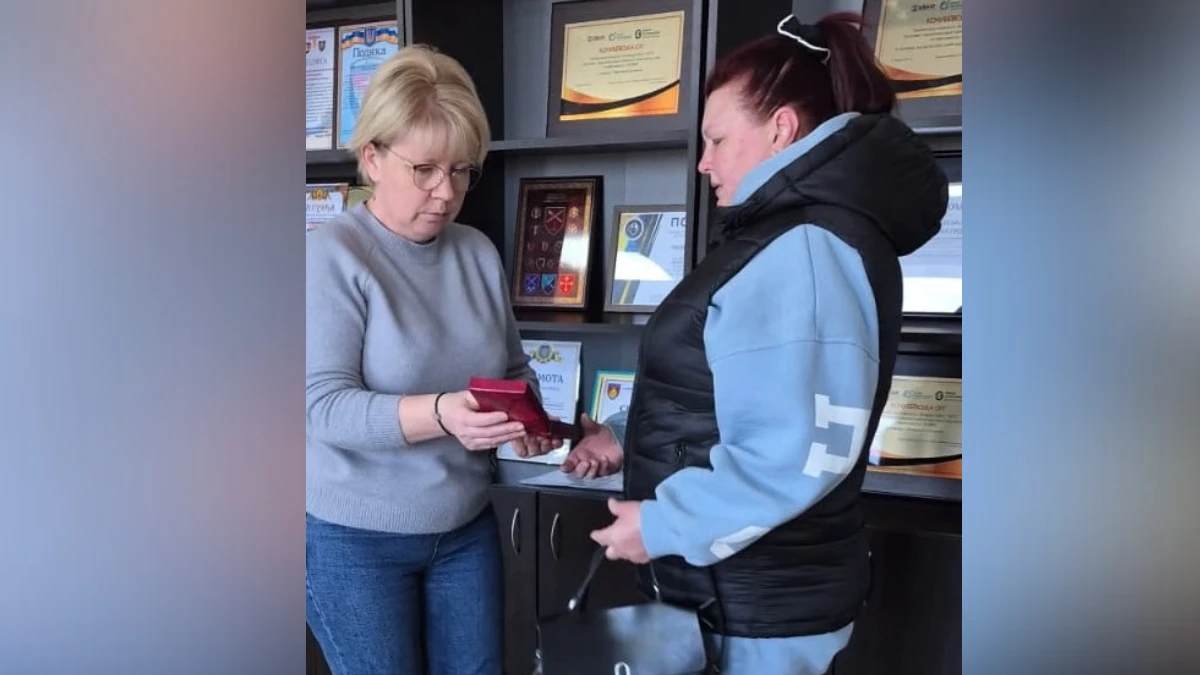 Матері загиблого військового з Херсонщини передали державну нагороду