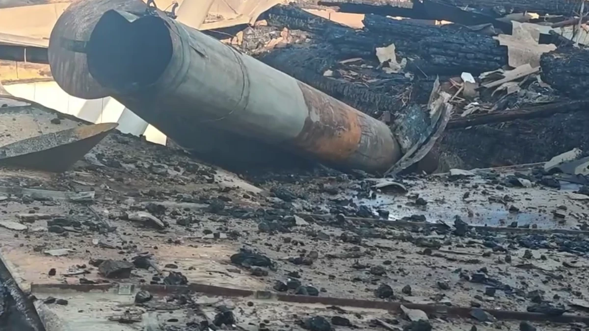 Який вигляд має будинок у Корабельному районі Херсона після атаки військ РФ. ВІДЕО